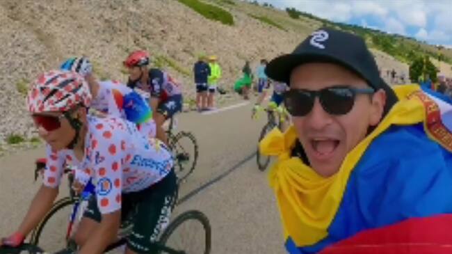 Aficionado colombiano animando a Nairo Quintana en el ascenso al Mont Ventoux . Foto: Instagram: @lpacheco86