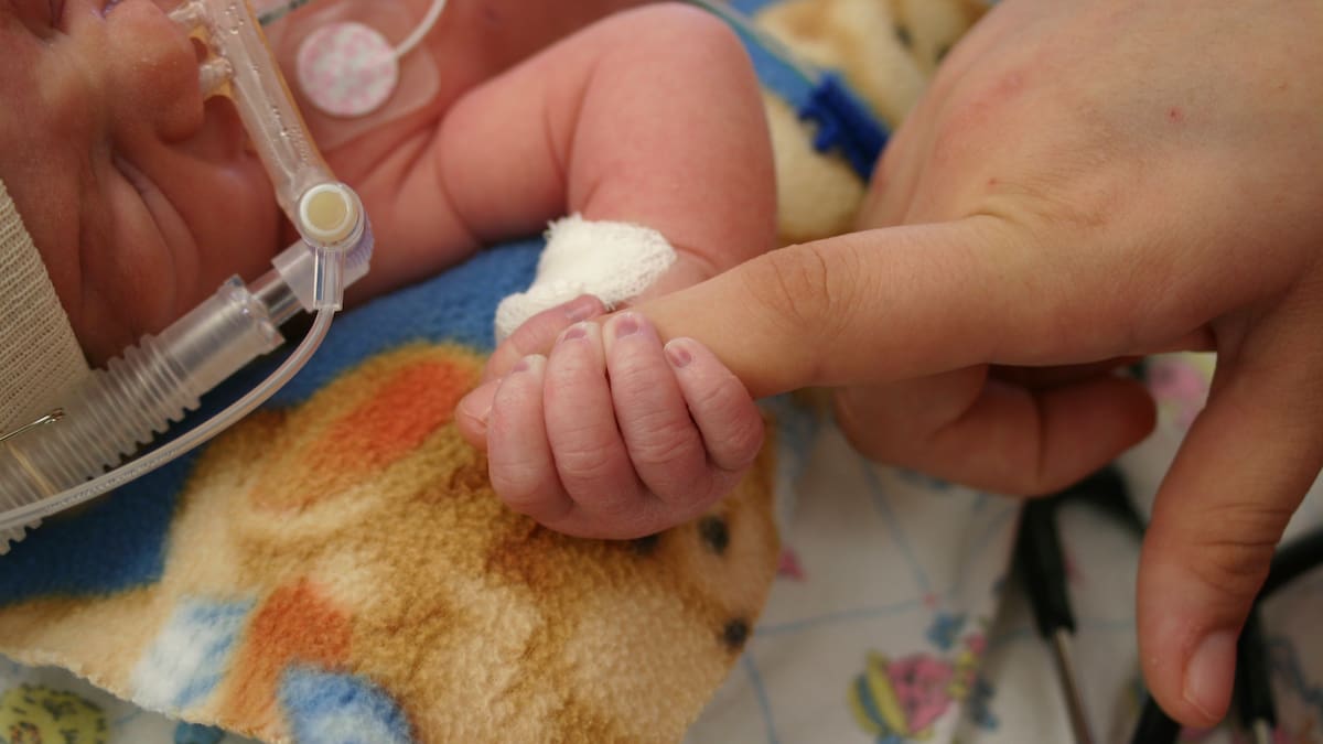 Epidemiólogo cuestiona cifras de MinSalud sobre la mortalidad materna