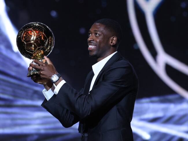 Ousmane Dembélé, el mejor futbolista del mundo: ganó el Balón de Oro. Foto: AFP.