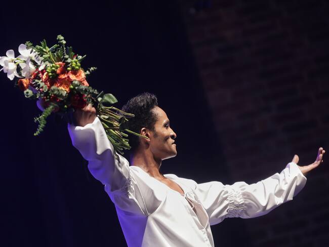 El bailarín colombiano y solista del Royal Ballet de Londres, Fernando Montaño, realizó el lanzamiento de su libro autobiográfico 'Una Buena Ventura'. (Colprensa - Sofía Toscano)