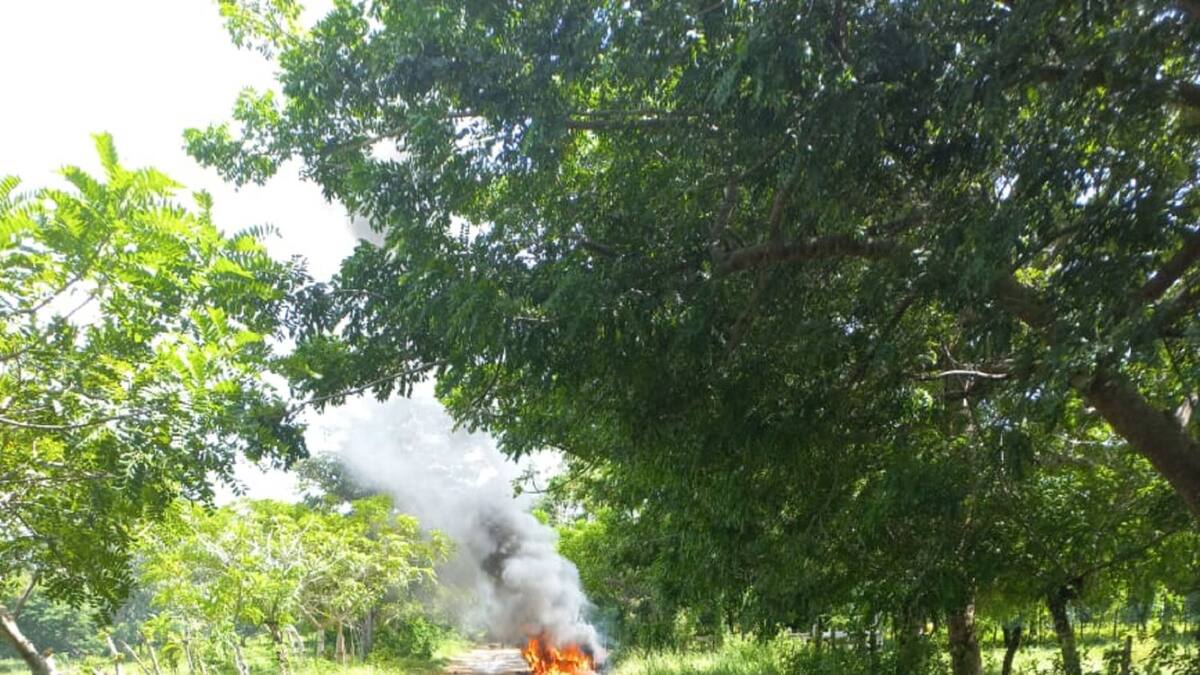 Grupo armado estaría detrás de la quema de tres vehículos en Córdoba