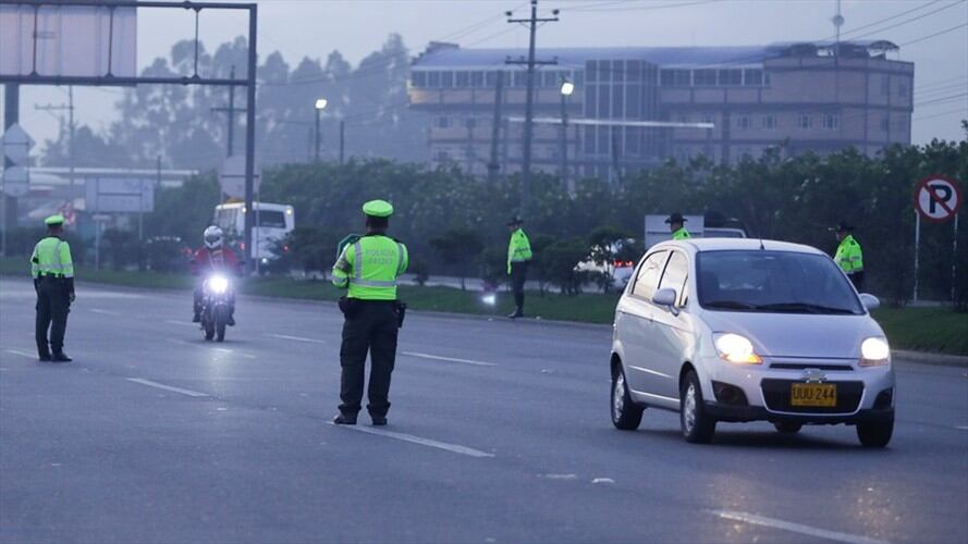 Conozca la manera en la que puede pagar una multa que realizó la POLCA.. Foto: Colprensa - Juan Páez