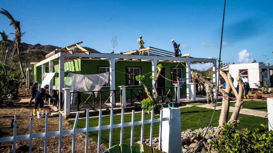 Reconstrucción de viviendas en Providencia. Foto: Twitter Armada Nacional @ArmadaColombia