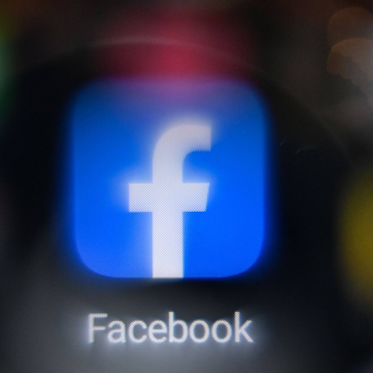 Usuarios de Facebook reportan fallan en la red social