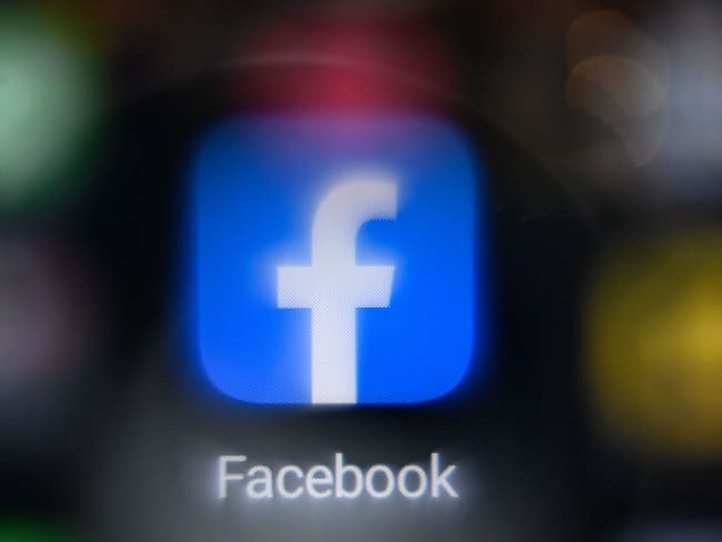A picture taken on November 19, 2021, shows the US online social media and social networking service Facebook&#039;s logo on a smartphone screen in Moscow. (Photo by Kirill KUDRYAVTSEV / AFP) (Photo by KIRILL KUDRYAVTSEV/AFP via Getty Images)