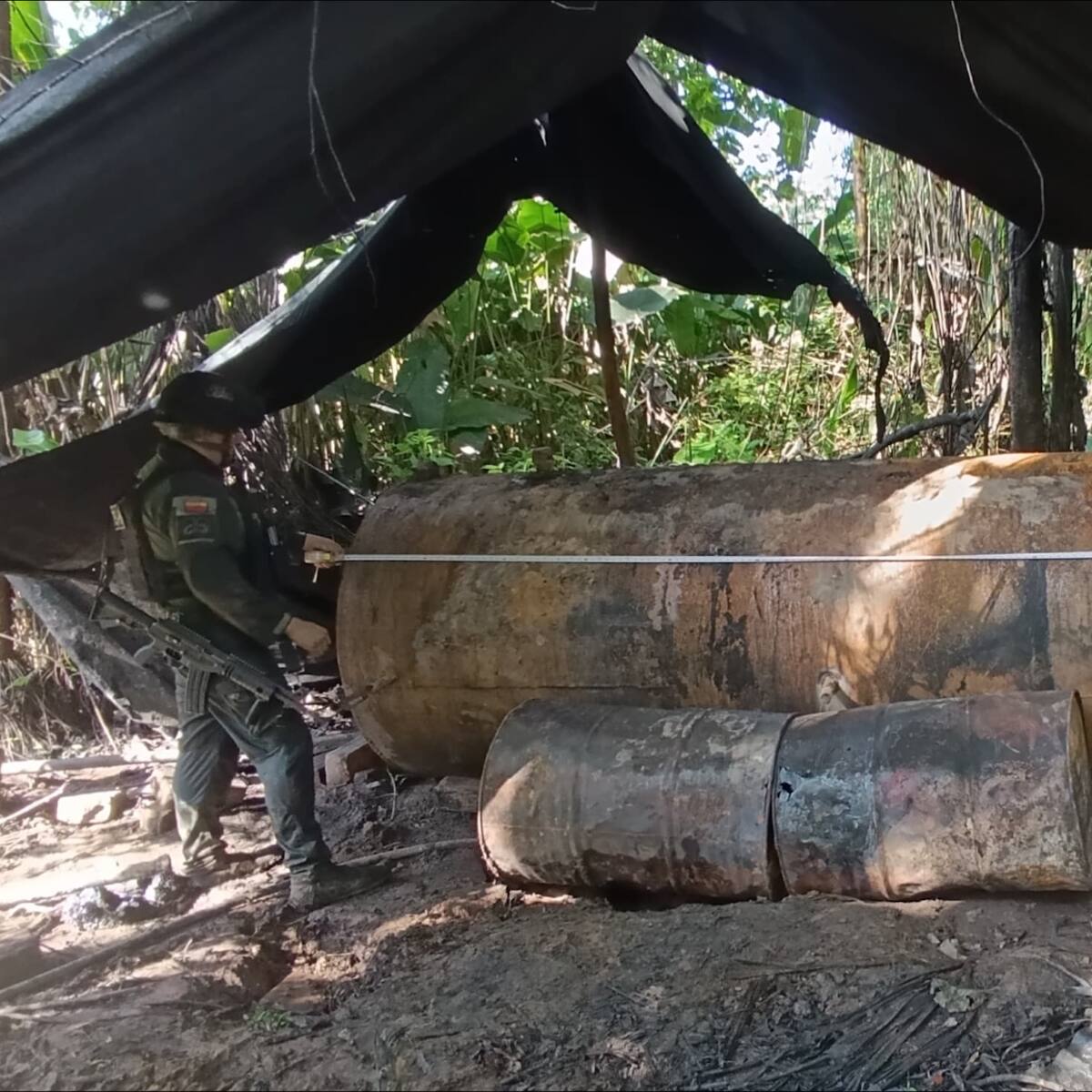Policía Nacional destruye refinería clandestina en Putumayo