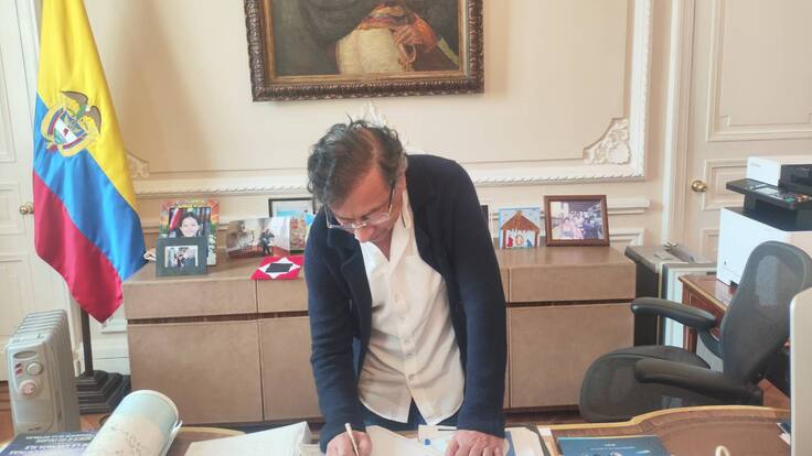 Presidente Gustavo Petro firmó el decreto que convoca a la consulta popular