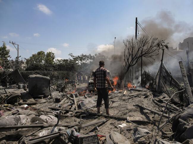 Ataque israelí sobre Al-Mawasi, área de Khan Yunis al sur de la Franja de Gaza. EFE / EPA / HAITHAM IMAD