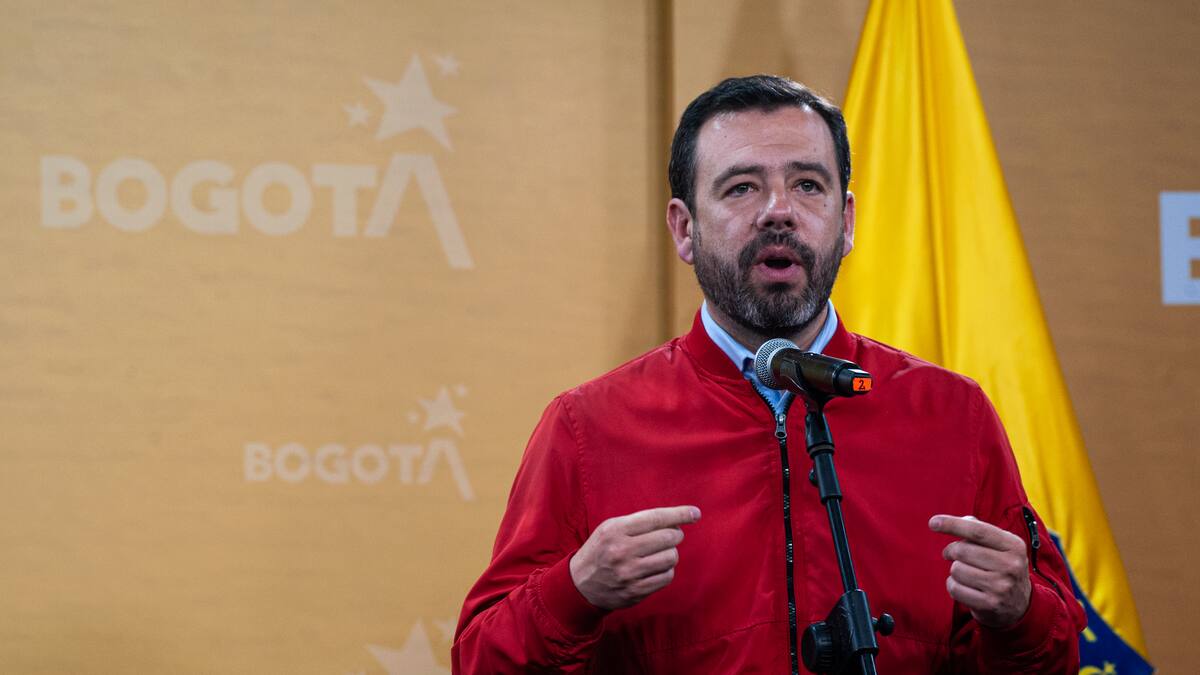 Alcalde Galán supervisa la llegada de rieles del metro de Bogotá en Cartagena