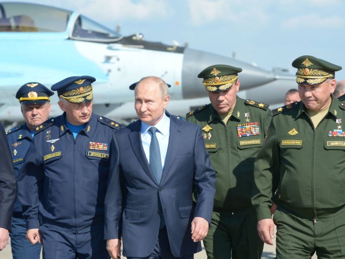 Vladimir Putin ordena poner en alerta máxima a las “fuerzas de disuasión” nucleares