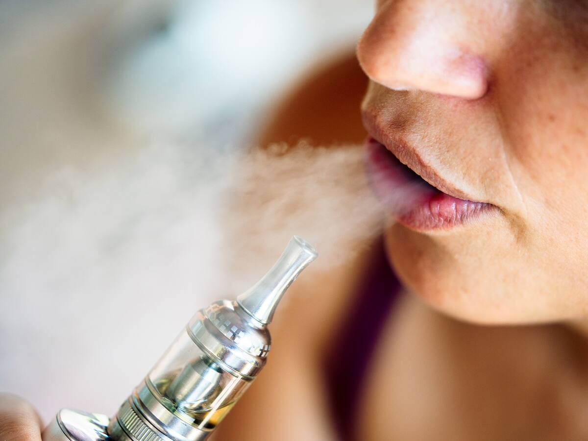 Son la puerta para que niños comiencen a fumar: médico epidemiólogo sobre vapeadores
