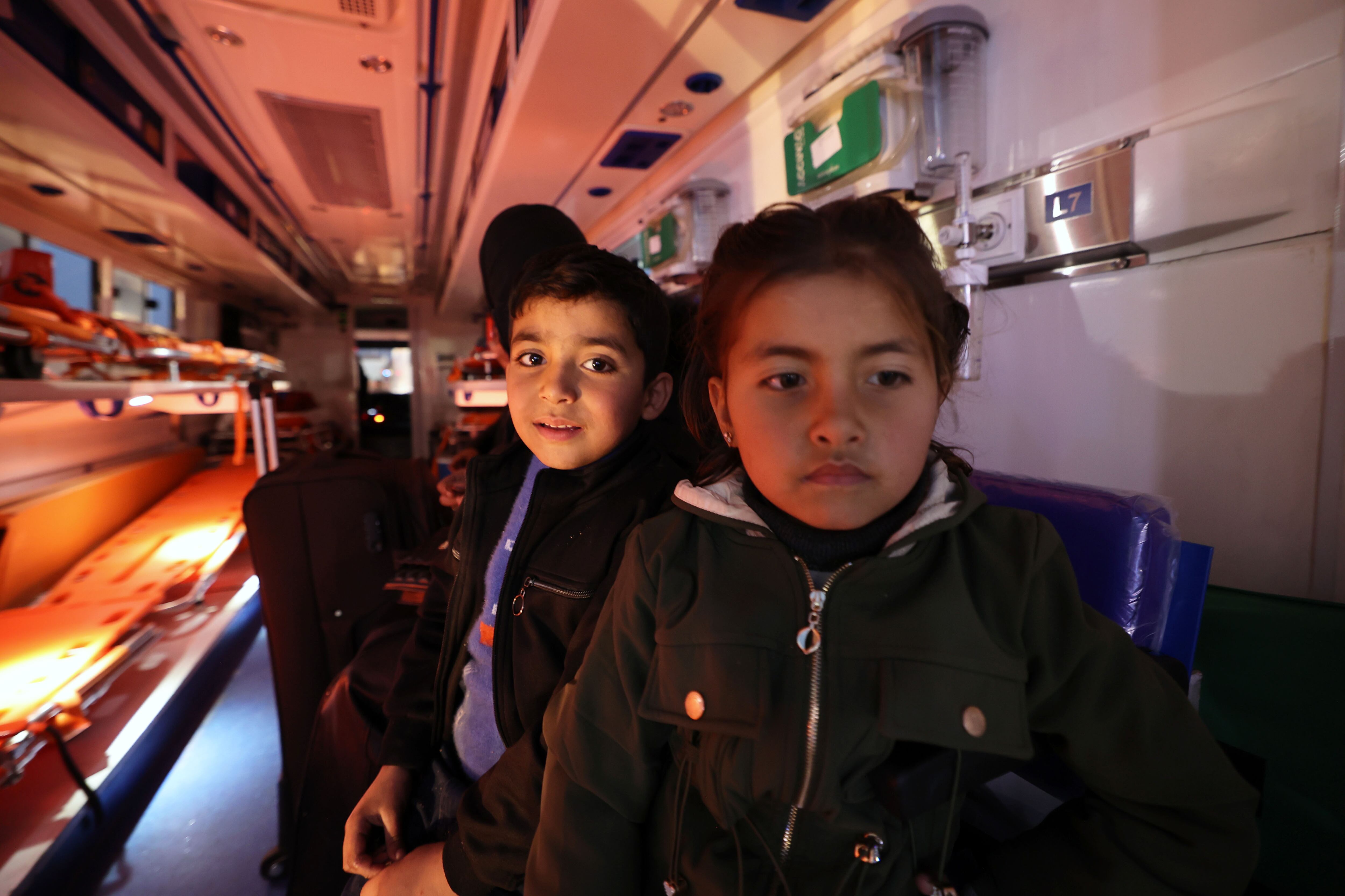 Evacuación de niños de la Franja de Gaza a Jordania. FOTO: Salah Malkawi/Getty Images)