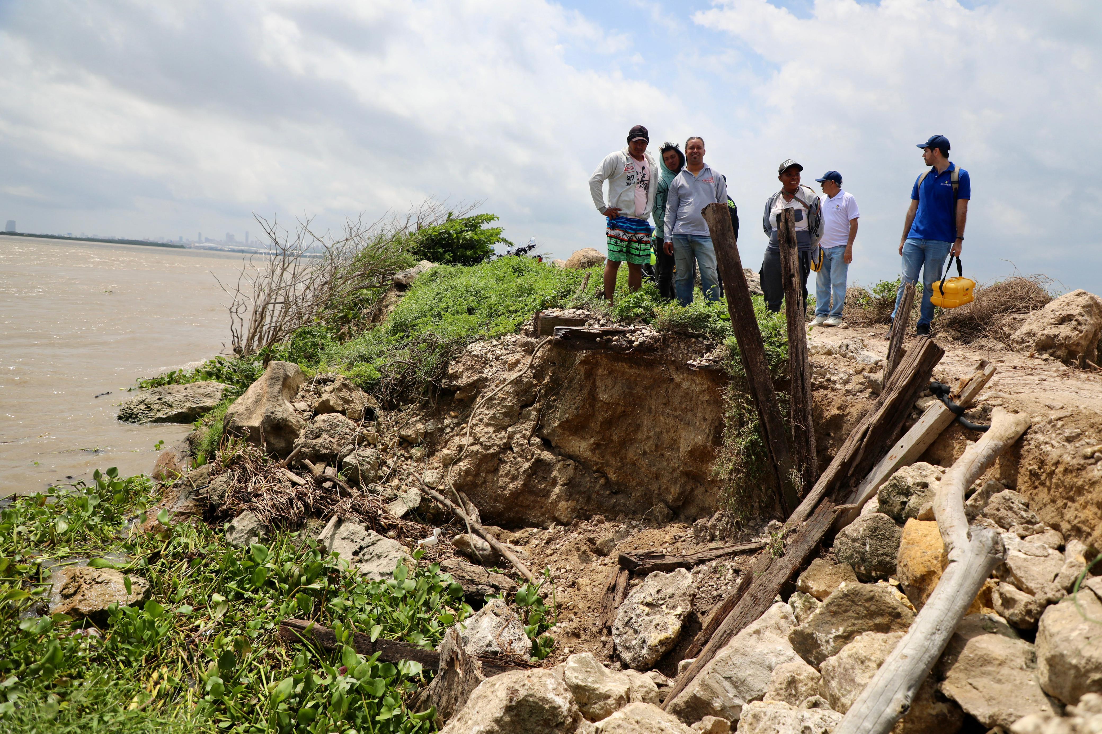 Inspecciones en el tajamar occidental. Foto: Alcaldía de Barranquilla.
