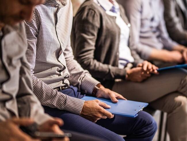 La Alcaldía de Bogotá lanzó la campaña 'Es Trabajo Local' que busca beneficiar con trabajos de emergencia a quienes perdieron su empleo durante la pandemia. Foto: Getty Images
