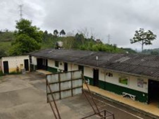 Robaron tablet en una escuela de Villamaría, Caldas.
