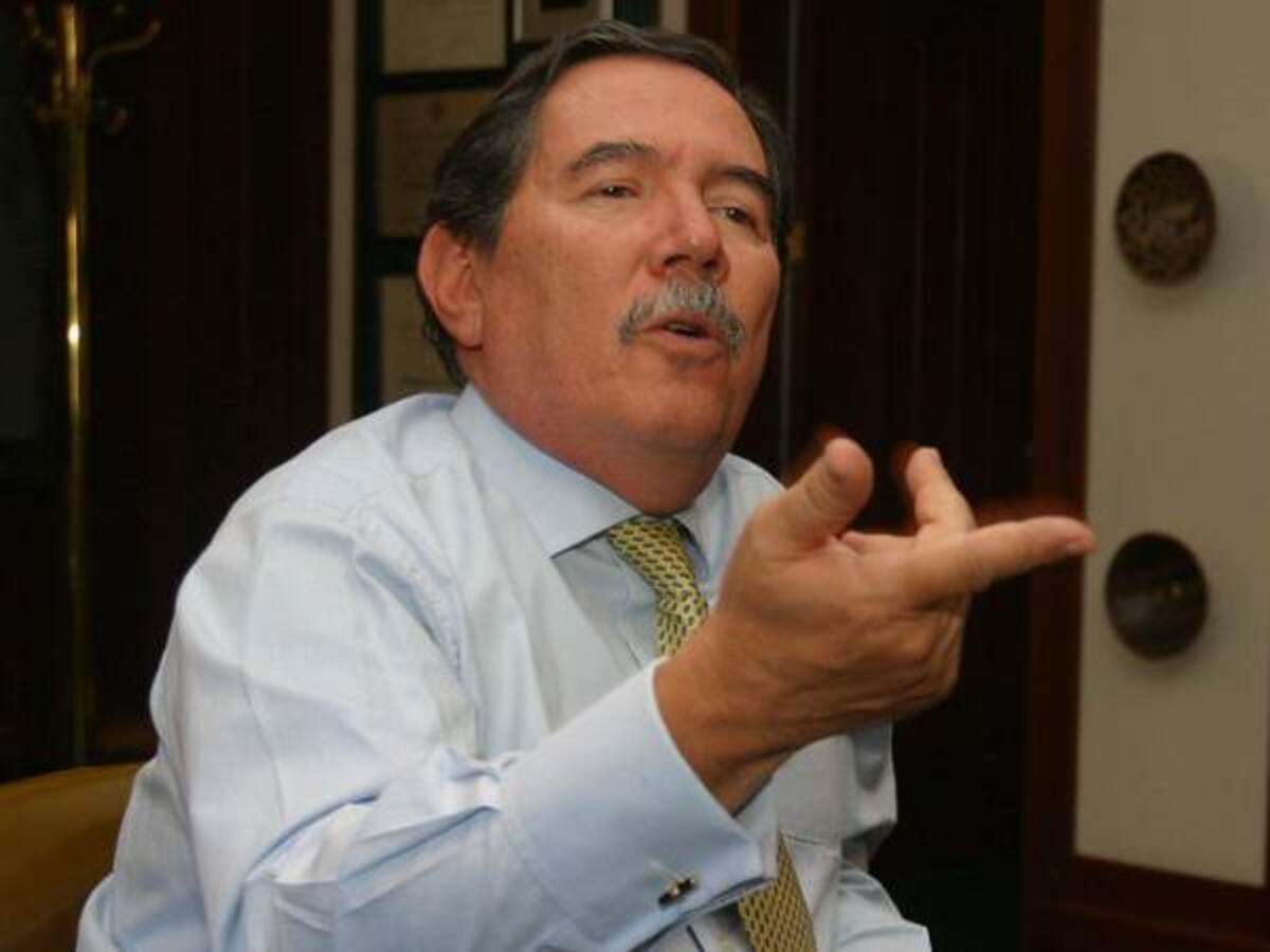 “Se repite la historia”: Exministro Guillermo Botero por bombardeo que dejó siete menores muertos