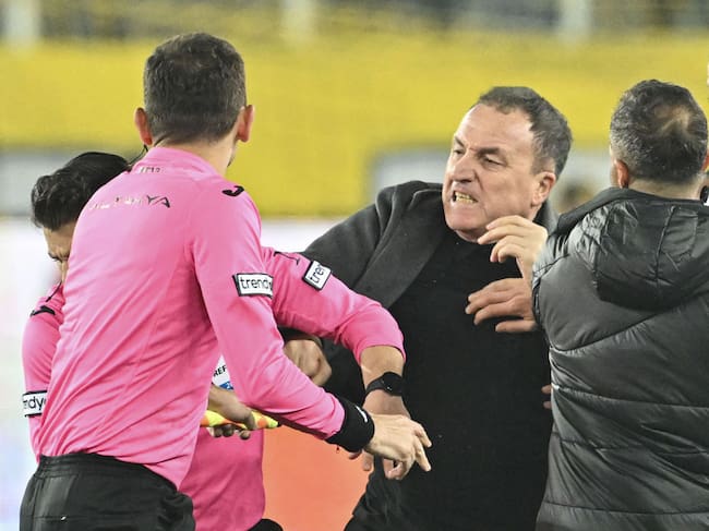 ANKARA, TURKIYE - DECEMBER 11: Faruk Koca, President of MKE Ankaragucu throws a punch to the referee Halil Umut Meler after the Turkish Super Lig week 15 football match between MKE Ankaragucu and Rizespor at Eryaman Stadium in Ankara, Turkiye on December 11, 2023. The match ended 1-1. (Photo by Emin Sansar/Anadolu via Getty Images)