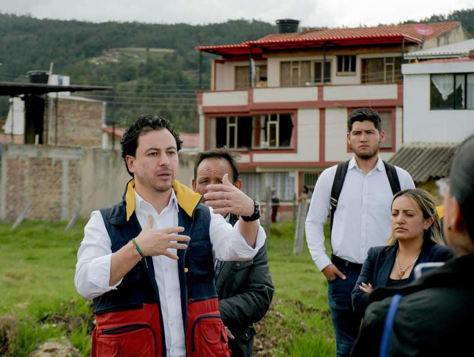 El contralor de Boyacá Juan Pablo Camargo señaló que ha investigando la ejecución de varias obras públicas en el departamento/ Foto: Suministrada.