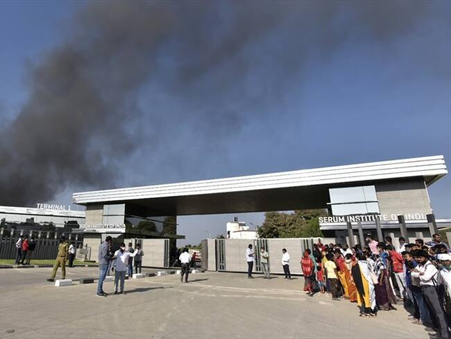 El incendio fue declarado en un sitio que está en obras, apartado de las instalaciones donde se fabrican las vacunas. Foto: Agencia AFP