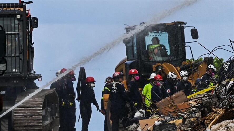 La Policía de Miami-Dade dio a conocer la identidad de las nuevas víctimas del edificio residencial en Surfside.. Foto: CHANDAN KHANNA/AFP via Getty Images
