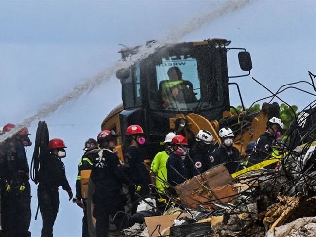La Policía de Miami-Dade dio a conocer la identidad de las nuevas víctimas del edificio residencial en Surfside.. Foto: CHANDAN KHANNA/AFP via Getty Images