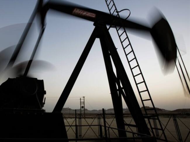 Producción de petróleo. Foto: AP / Hasan Jamali
