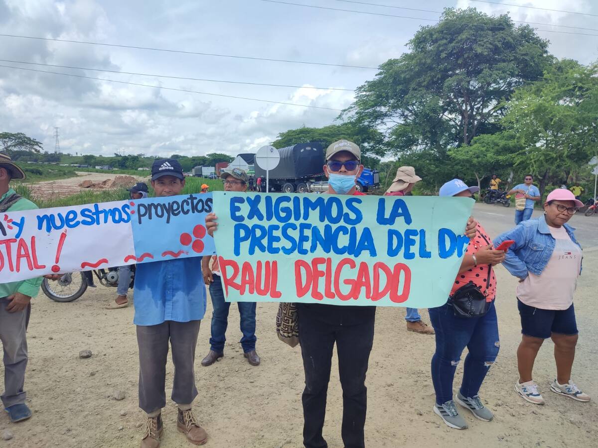 Campesinos en Aracataca, Magdalena adelantan bloqueo a 500 metros del peaje