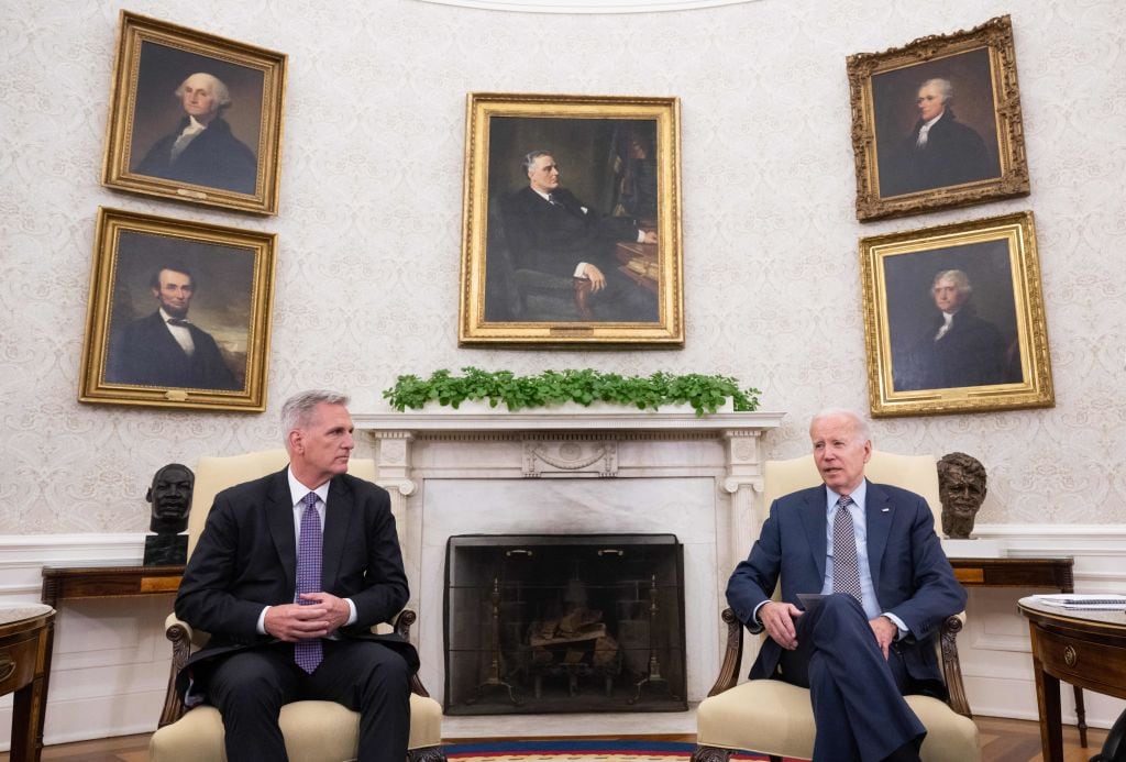 Kevin McCarthy y Joe Biden. Foto: SAUL LOEB / AFP) (Photo by SAUL LOEB/AFP via Getty Images.
