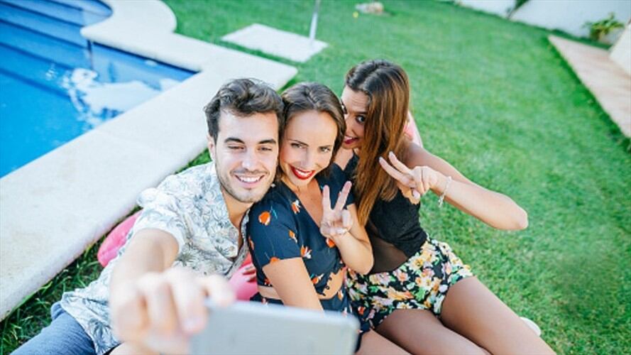 El 49 % de los viajeros afirma que lo que espera con más ansias es el momento de hacer fotos para subirlas.. Foto: Getty Images