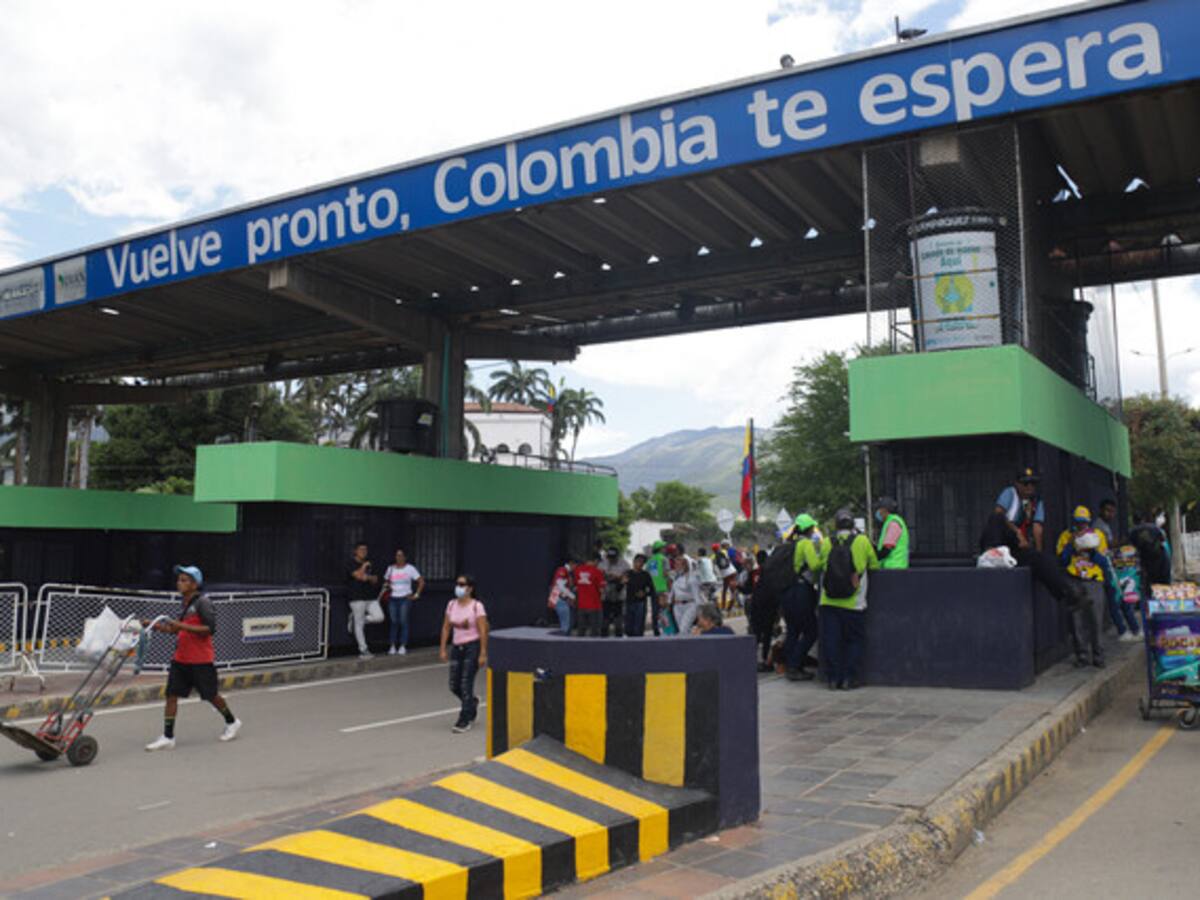 Colombia y Venezuela abrirán frontera para paso vehículos el 1 de enero