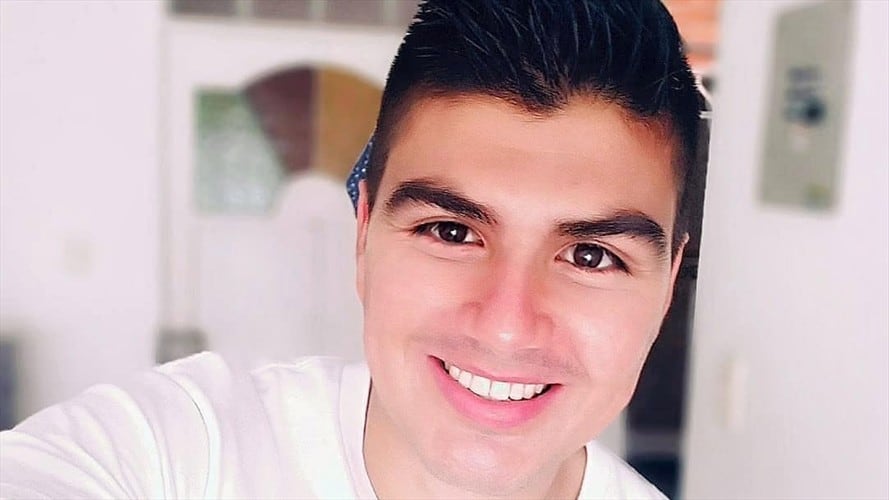 Jairo Pineda, padre del joven de 27 años, explicó que la ARL Positiva, a la cual se encuentra afiliado no ha autorizado los servicios que su hijo necesita, por lo que su recuperación ha sido lenta. Foto: Foto: Cortesía Gobernación del Cauca