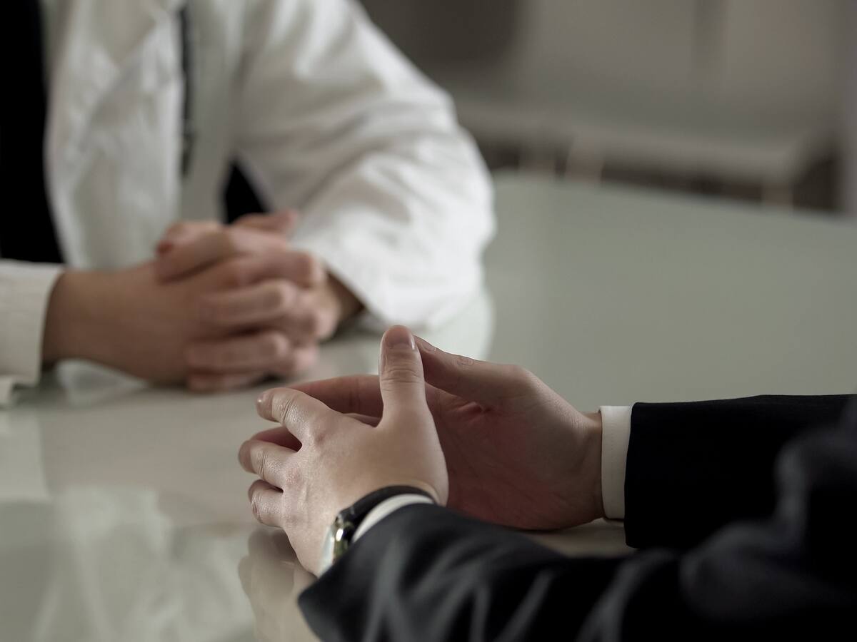 Condenan a médico que informó equivocadamente sobre resultados de una vasectomía