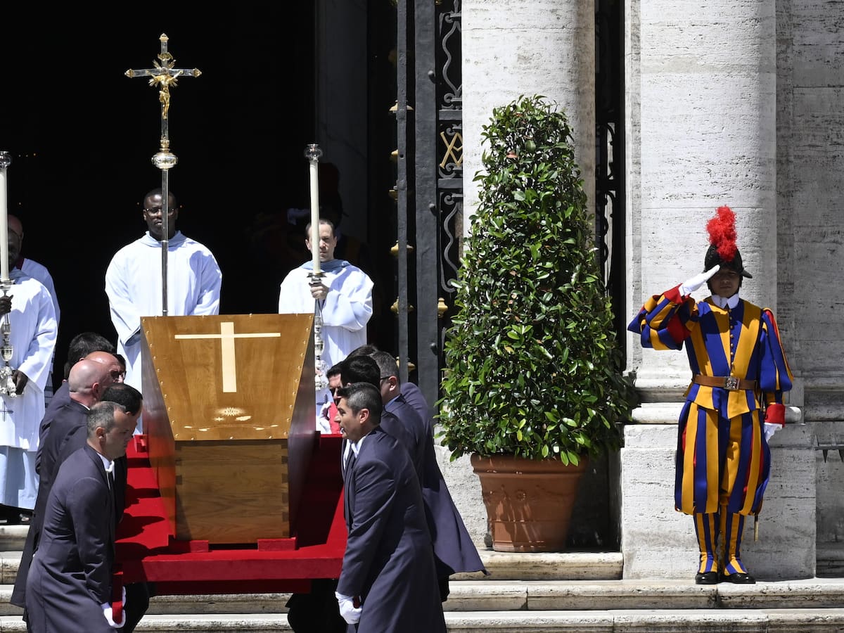 Lo que hizo fue entregarse hasta el final: Sacerdote sobre el funeral del papa Francisco