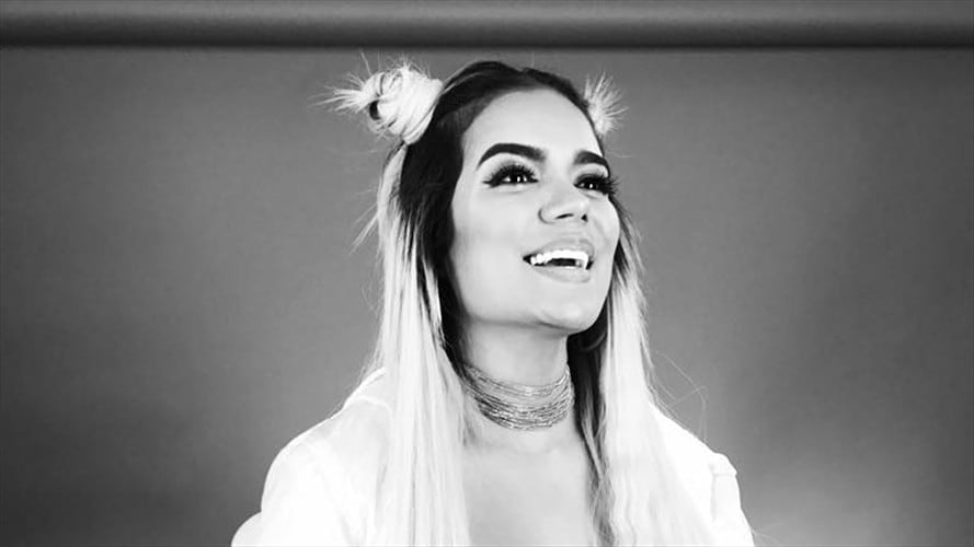 Karol G sigue ascendiendo en su carrera musical alcanzando récord que era de Gloria Stefan. Foto: Facebook/ Karol G.