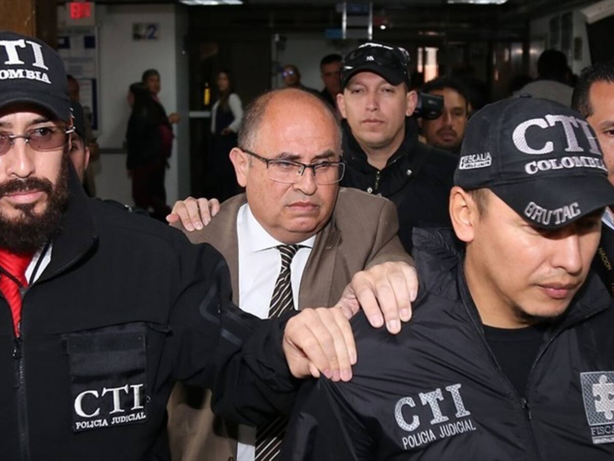 Exfiscal implicado en "chuzadas" busca preacuerdo con la Fiscalía