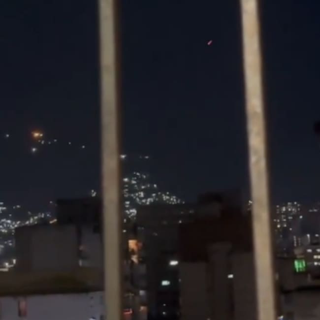 ALERTA: Reportan disparos y detonaciones cerca al Palacio de Miraflores en Caracas, Venezuela