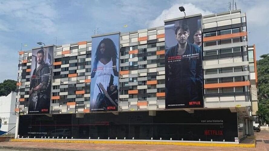La publicidad fue instalada en la fachada de un predio en el Barrio Santa Mónica. . Foto: Cortesía