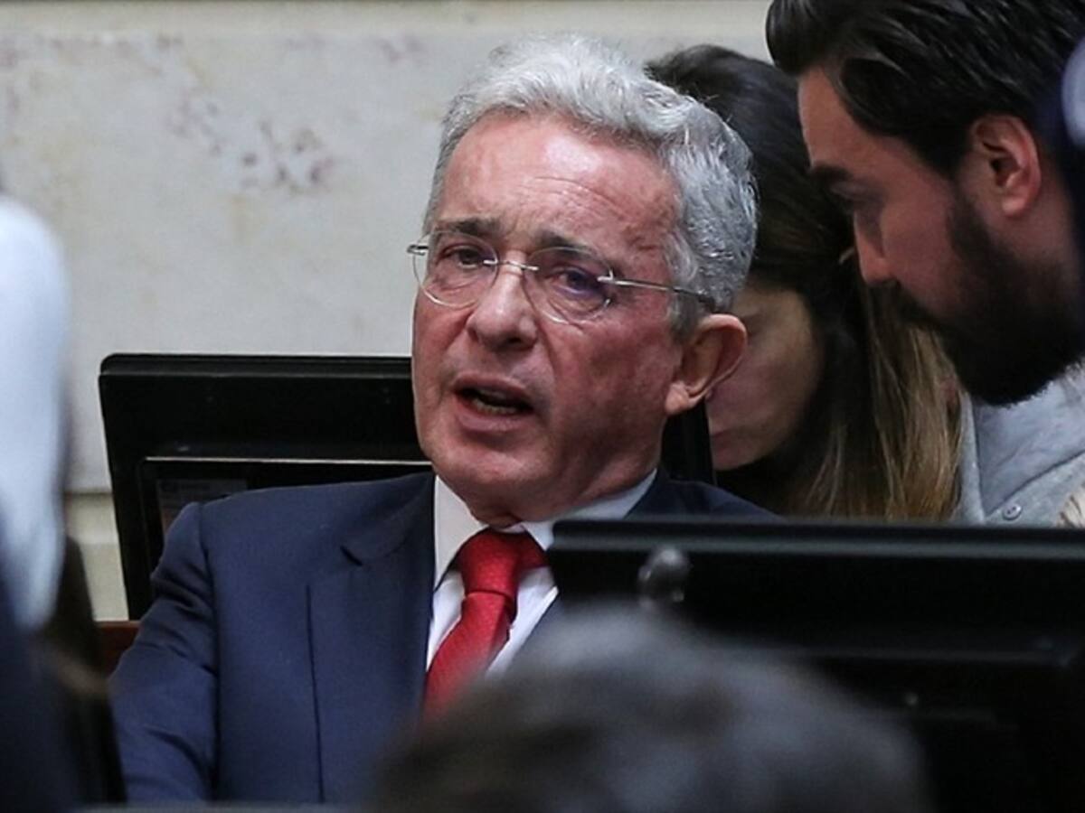 Uribe calificó como “amenaza” la petición de ONG de arrestar a Iván Duque