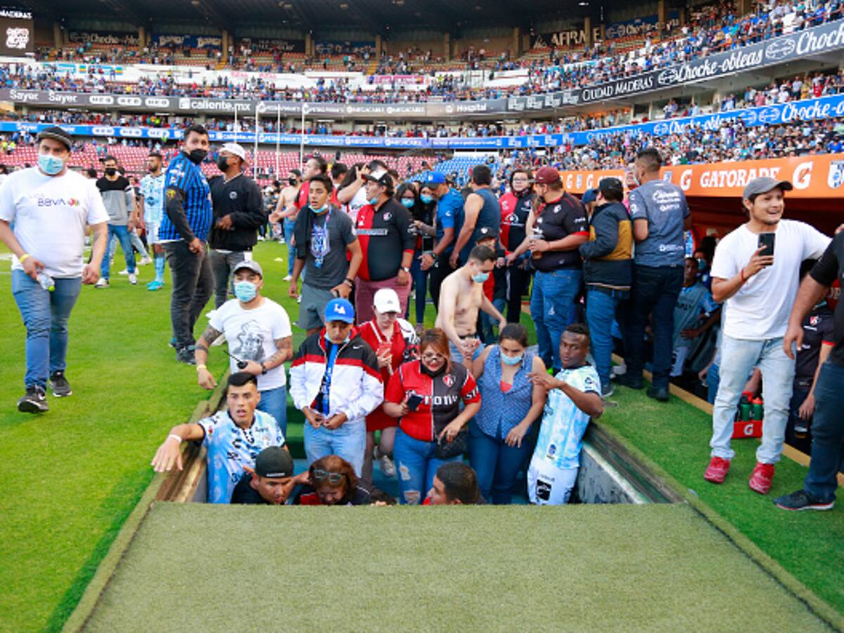 Ya van 26 heridos por violencia en partido de fútbol en México