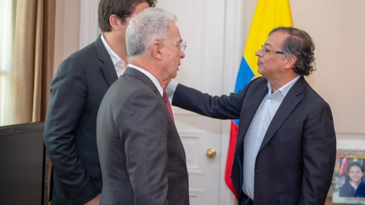 Reunión Uribe - Petro: Gobierno analizará propuestas sobre la reforma tributaria