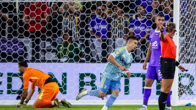 WASHIGTON (United States), 19/06/2025.- Francisco Conceicao (C) of Juventus scores against Goalkeeper Rui Patricio of Al Ain during the FIFA Club World Cup 2025 match between Al Ain and Juventus in Washington, DC, USA, 18 June 2025. (Mundial de Fútbol) EFE/EPA/SHAWN THEW