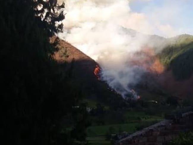 Organismos de emergencia atienden incendio entre Arcabuco y Cómbita, en Boyacá. Foto: cortesía