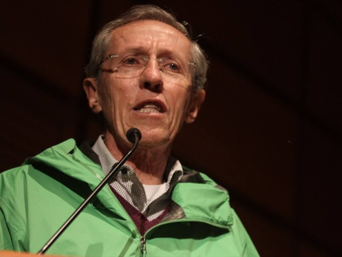 Nunca hubo un pacto con Claudia López para que ella no se lanzara a la Alcaldía: Navarro