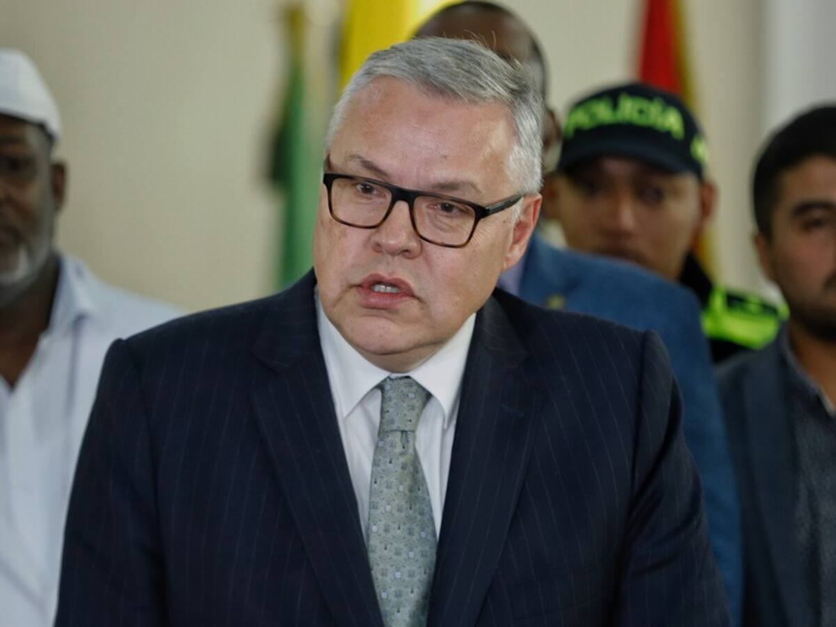 Ministro Osuna señaló que Petro tiene la disposición de “conciliar” con el fiscal