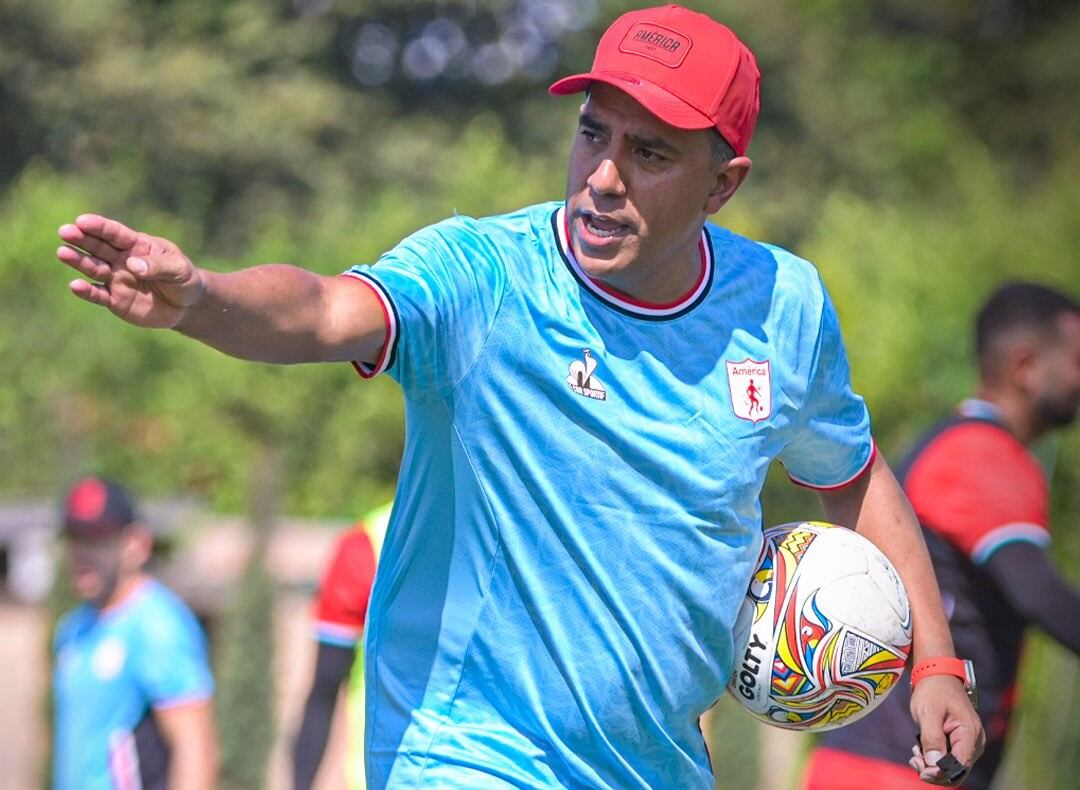 César Farías. Foto: Twitter America de Cali.