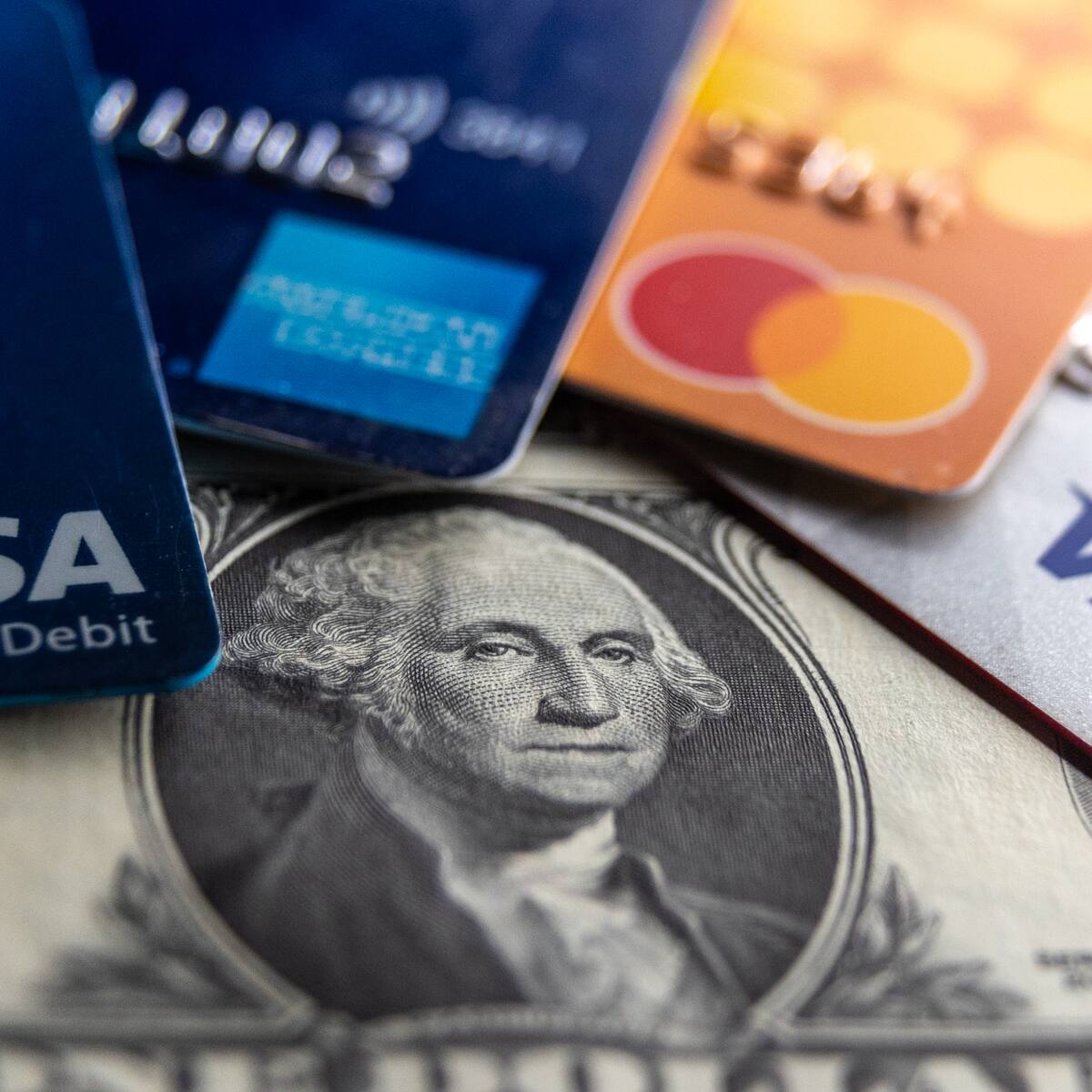 ¿Cómo pagar menos intereses en las deudas luego de las compras con las tarjetas de crédito?