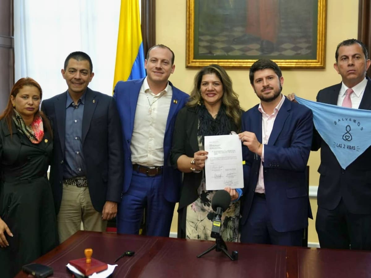 Con firma del Pacto Histórico, congresistas radican proyecto para prohibir el aborto