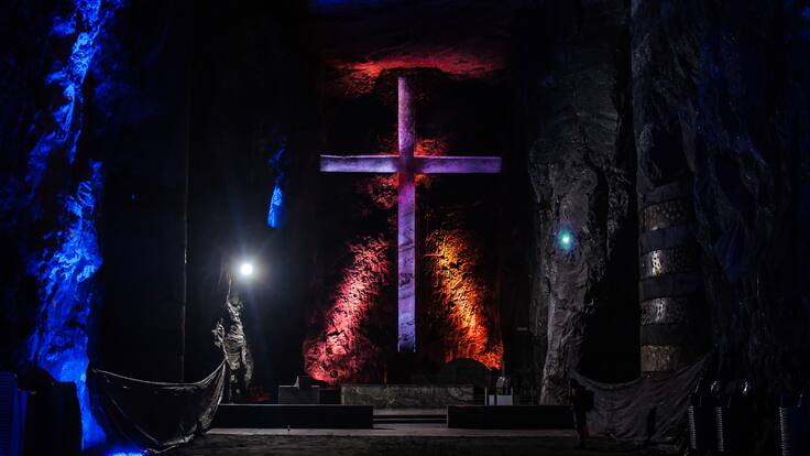 Vista general del altar hecho en la Catedral de Sal de Zipaquirá (Foto vía GettyImages)