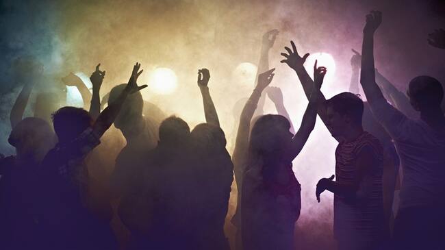 Reino Unido lanza prueba piloto de fiesta sin medidas de bioseguridad con 3.000 personas. Foto: Getty Images