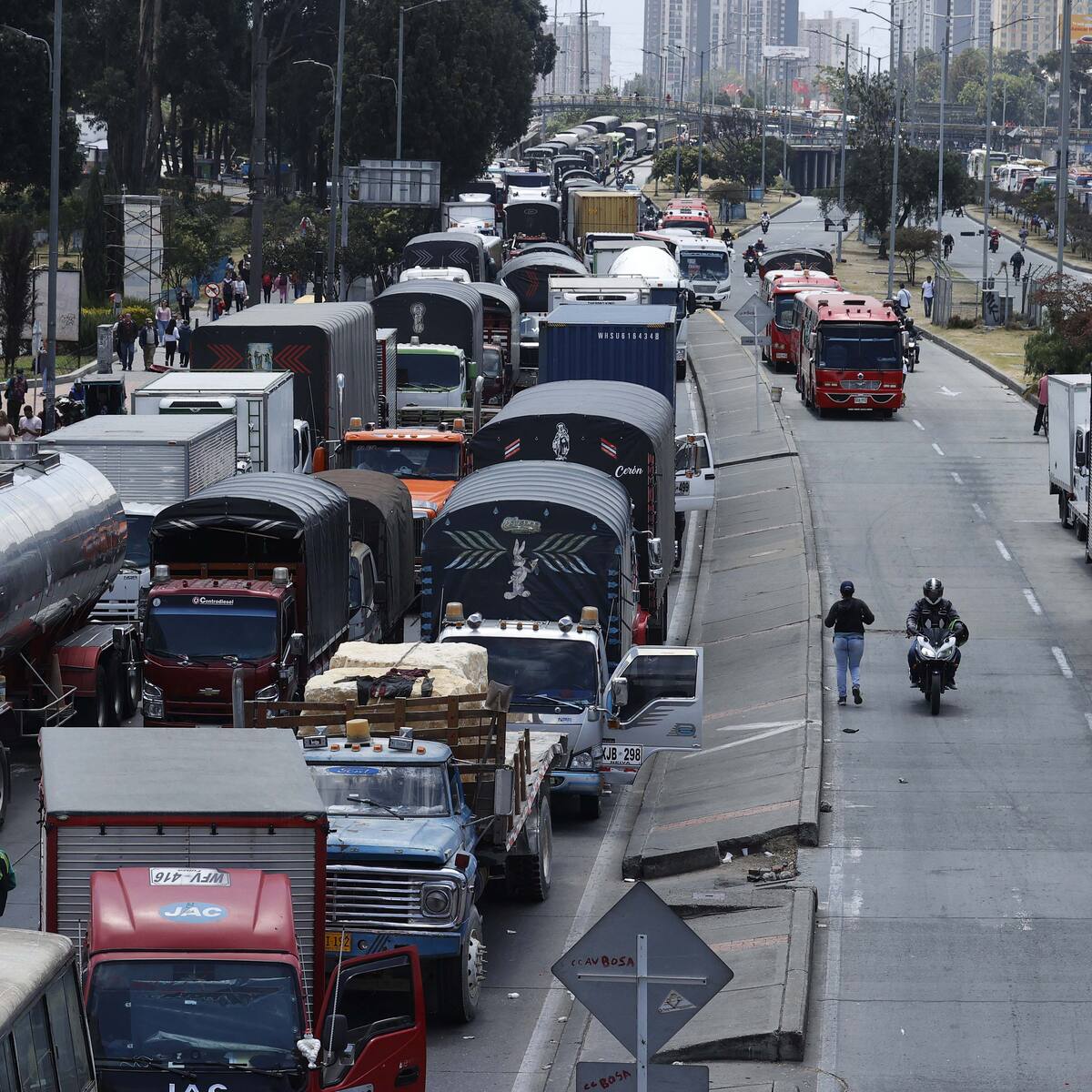 Congreso crea subcomisiones para mediar en paro camionero y escuchar a transportadores